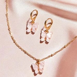🔥3/$25🔥3 Piece Butterfly Necklace & Earrings Set